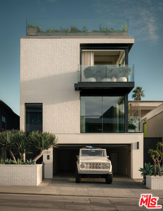 Image 29 of 31 For 120 Hart Avenue