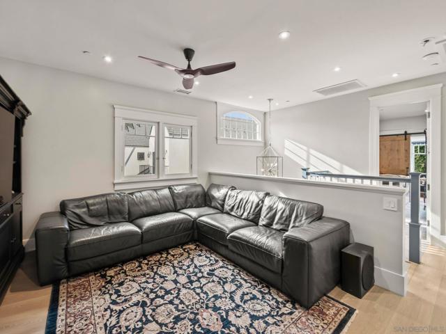 1027 G Ave, Coronado CA: https://media.crmls.org/mediaz/8106d728-5d13-40ef-89ce-e87792c7889a.jpg