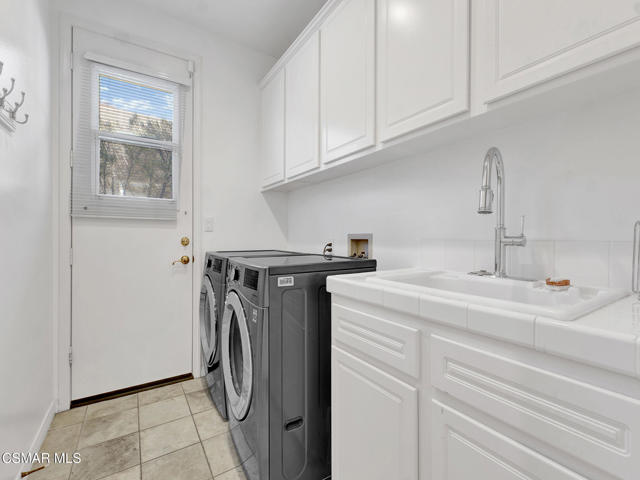3865 Briar Ridge Court, Newbury Park CA: https://media.crmls.org/mediaz/8106de3b-b1c6-4063-9a95-6ec9090e3a6e.jpg