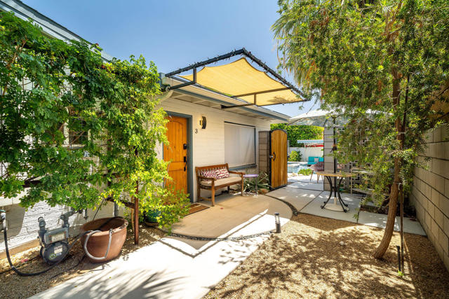 689 E Camino Parocela, Palm Springs CA: https://media.crmls.org/mediaz/81074880-cc4e-42d1-ba52-ac4b28756357.jpg