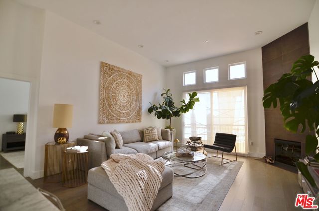 5703 Laurel Canyon Boulevard, Valley Village CA: https://media.crmls.org/mediaz/81077a52-7dd6-4f8d-a6f8-6a42646c0ad8.jpg