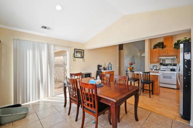 1261 South Street, Hollister CA: https://media.crmls.org/mediaz/8107bab2-1aa3-4f09-bbb6-9e61b81d0ad8.jpg