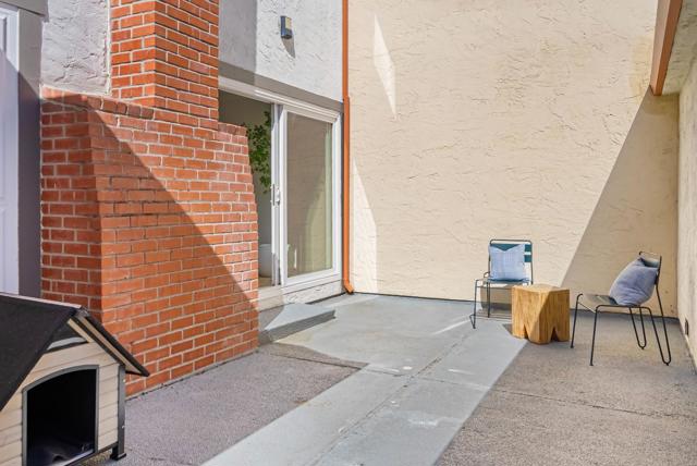 2325 Hastings Drive, Belmont CA: https://media.crmls.org/mediaz/8107cdd5-6fec-4810-b062-a52fd9d1f349.jpg