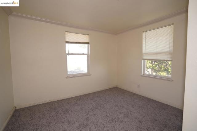 6084 Monterey AVE, Richmond CA: https://media.crmls.org/mediaz/8107ce55-e417-446e-939c-752920f61e0c.jpg