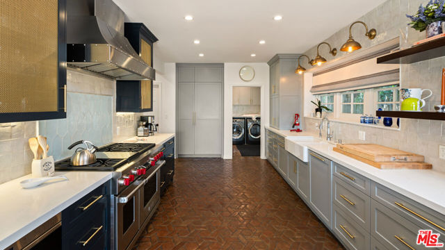 850 Birchwood Drive, Los Angeles CA: https://media.crmls.org/mediaz/8107e425-0275-4626-8b09-bceb53a976ef.jpg