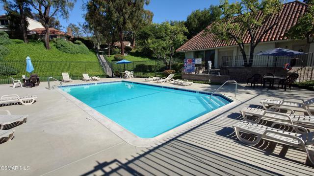 722 Blue Oak Avenue, Newbury Park CA: https://media.crmls.org/mediaz/8107f96c-6ac5-4800-b434-f3787f903f5f.jpg