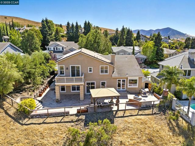 1023 Pebble Beach Dr, Clayton CA: https://media.crmls.org/mediaz/8107fe29-fdd8-43d5-88f5-cb09a57b0306.jpg