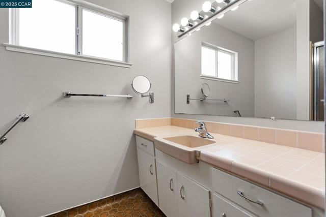 3710 Northridge Dr, Concord CA: https://media.crmls.org/mediaz/810964fc-4a30-4627-8d7f-0272c6ed0b7c.jpg