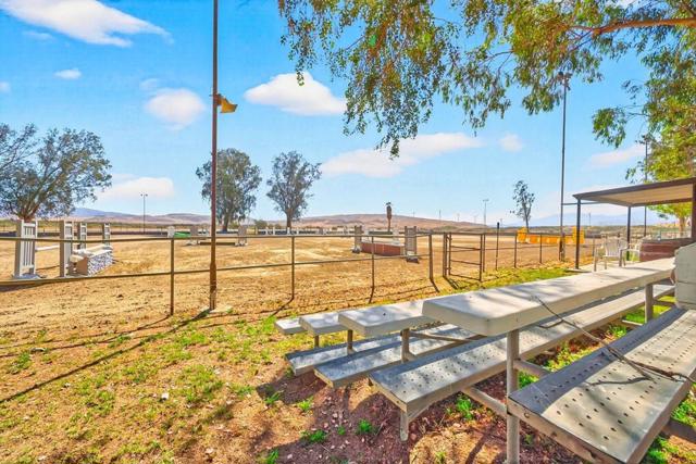 Image 11 of 49 For 20555 Mountain View Road