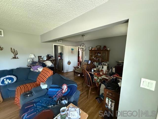 14308 Miranda St, Van Nuys CA: https://media.crmls.org/mediaz/8109fca0-5302-41cf-977b-acb4d98c83ce.jpg