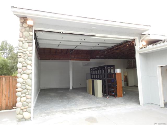 16334 Woodson View Rd, Poway CA: https://media.crmls.org/mediaz/810a41ea-1806-4b1e-b917-5d677efdeac1.jpg