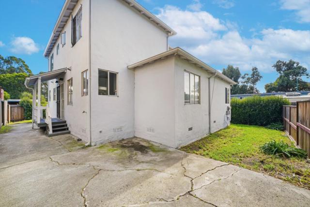 7876 Bancroft Avenue, Oakland CA: https://media.crmls.org/mediaz/810a6421-6379-4789-8152-eff52a46cbae.jpg
