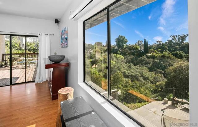 4810 Baylor Dr, San Diego CA: https://media.crmls.org/mediaz/810a908c-4d7a-4981-9e0d-2e346bf6452c.jpg
