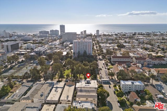 1101 Lincoln Boulevard, 5