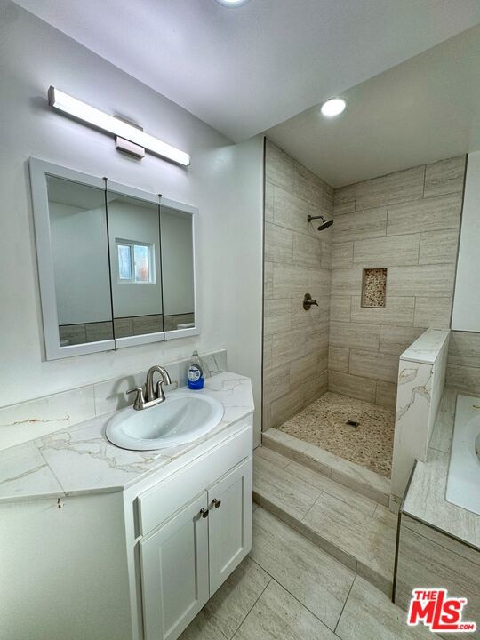 619 Elm Avenue, Inglewood CA: https://media.crmls.org/mediaz/810aefbf-a56d-4531-a1ab-7554a1aab521.jpg