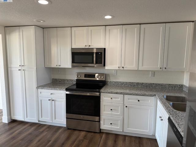 118 Pelican Loop, Pittsburg CA: https://media.crmls.org/mediaz/810b8211-5207-4899-94c0-618b96cb957d.jpg