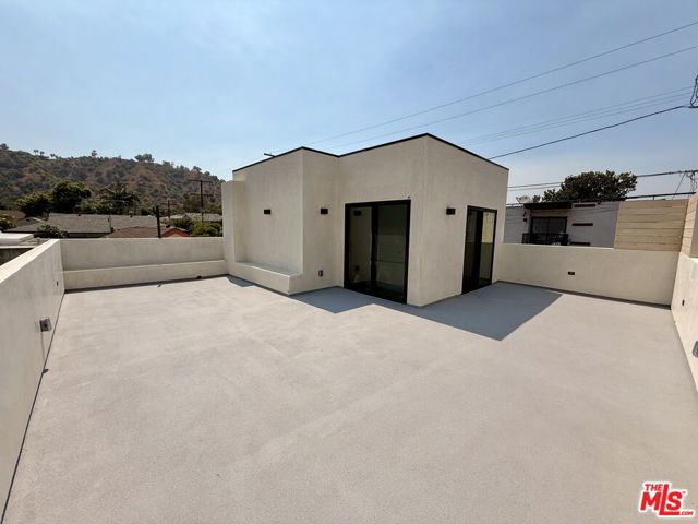 2427 Shoredale Avenue, Los Angeles CA: https://media.crmls.org/mediaz/810b8f84-7344-45d5-9e60-2da62e9460b6.jpg