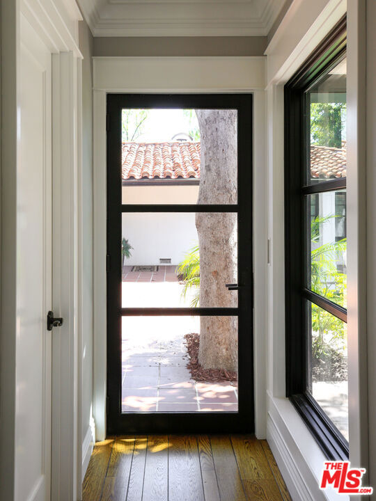 18625 Wells Drive, Tarzana CA: https://media.crmls.org/mediaz/810c3dbd-26c7-46b2-b06b-c0652294dc6e.jpg