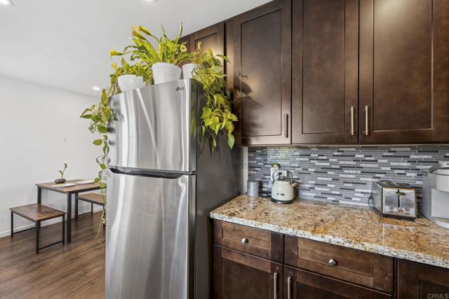 955 Postal Way, Vista CA: https://media.crmls.org/mediaz/810c9193-84e8-4ddc-9701-407518e75702.jpg