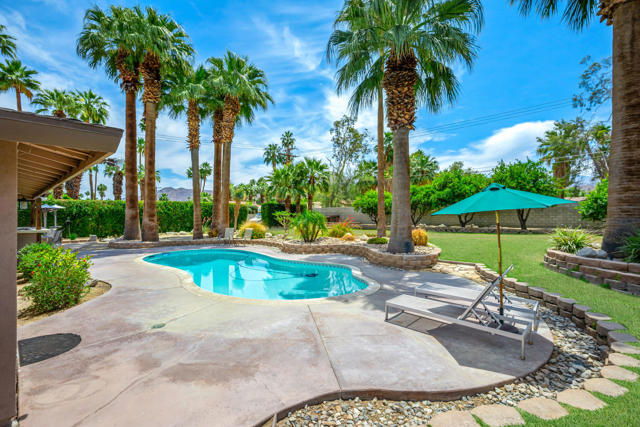 74619 Fairway Drive, Palm Desert CA: https://media.crmls.org/mediaz/810ce861-6ee6-4594-88de-48692ed1fa8d.jpg