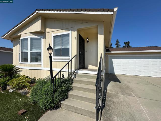 1840 Paris Ln, Antioch CA: https://media.crmls.org/mediaz/810cfc30-c50c-45ef-b8fc-b6912ee4942e.jpg