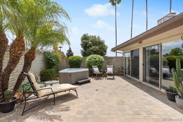 24 Via Alta Vis, Bonsall CA: https://media.crmls.org/mediaz/810d48db-2ba0-443e-b8af-b9784bfa10cd.jpg