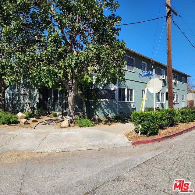 11667 Chandler Boulevard photo 2