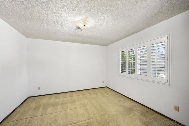 3718 Barbic Ct, Spring Valley CA: https://media.crmls.org/mediaz/810d7733-6f34-498a-9d0e-f7dbaaed64b1.jpg