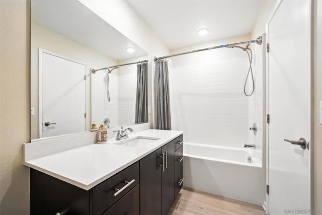 5405 Calle Sand Arch, San Diego CA: https://media.crmls.org/mediaz/810db479-d204-41b4-b34d-7ee9ae988cb3.jpg