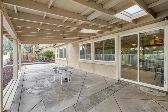 2706 VALLEYCREEK CIR, Chula Vista CA: https://media.crmls.org/mediaz/810e2140-20c3-467e-9886-42670c1259f1.jpg