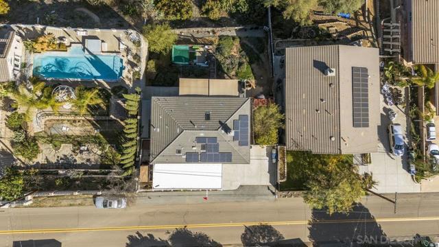 2216 Crest Dr, El Cajon CA: https://media.crmls.org/mediaz/810ec86f-fb90-43f1-ac1e-b392e4796b7e.jpg