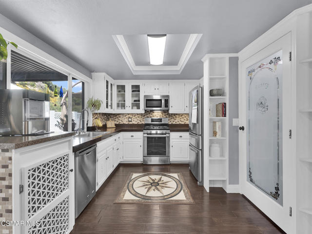 2026 Bridgegate Court, Westlake Village CA: https://media.crmls.org/mediaz/810f9f77-3512-49e6-a539-c7c2d0b6df11.jpg