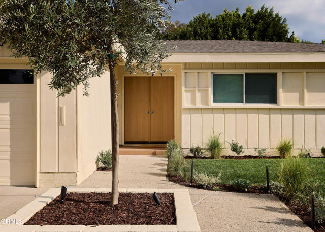 Detail Gallery Image 3 of 38 For 4781 Round Top Dr, Los Angeles,  CA 90065 - 4 Beds | 2 Baths