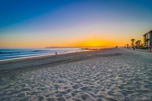 1720 Avenida Del Mundo, Coronado CA: https://media.crmls.org/mediaz/8110175f-ca7e-4e1a-a8ae-aa9ca79dc576.jpg