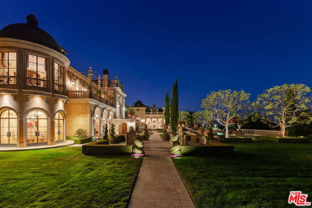 25305 Prado De La Felicidad, Calabasas CA: https://media.crmls.org/mediaz/81105625-f06d-4f8a-97cf-69c141461504.jpg