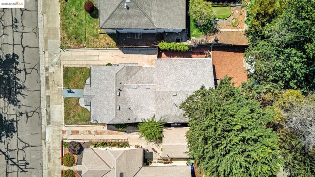2721 Oliver Ave, Oakland CA: https://media.crmls.org/mediaz/8110a50a-6e62-4a2d-b4bf-f2908989f2f2.jpg