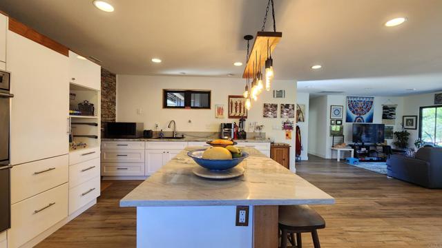 5855 Ithaca Place, San Diego CA: https://media.crmls.org/mediaz/8110a9f5-15ed-4420-9e07-5126bda6b729.jpg