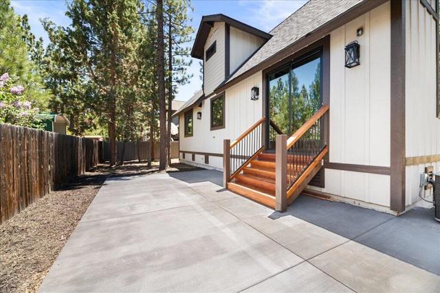 457 E Angeles Boulevard, Big Bear CA: https://media.crmls.org/mediaz/8110bf0e-1724-4ab7-9079-72867b43f6f9.jpg