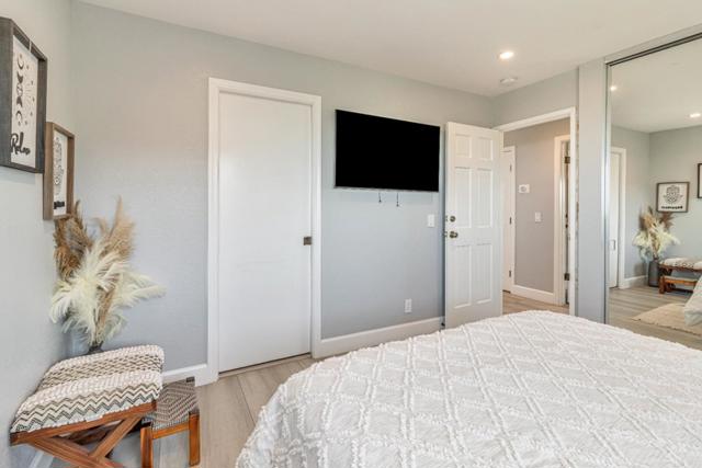 11550 Skyline Boulevard, Oakland CA: https://media.crmls.org/mediaz/8110cba7-0fa1-4b1f-8cbf-c46b357703d6.jpg