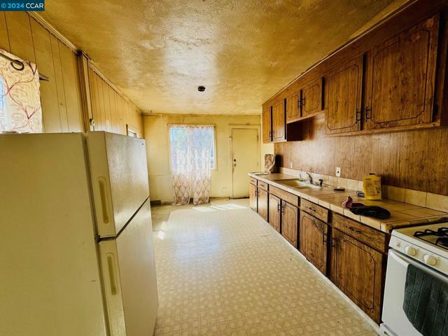 2740 76Th Ave, Oakland, California 94605, 2 Bedrooms Bedrooms, ,1 BathroomBathrooms,Single Family Residence,For Sale,76Th Ave,41063926