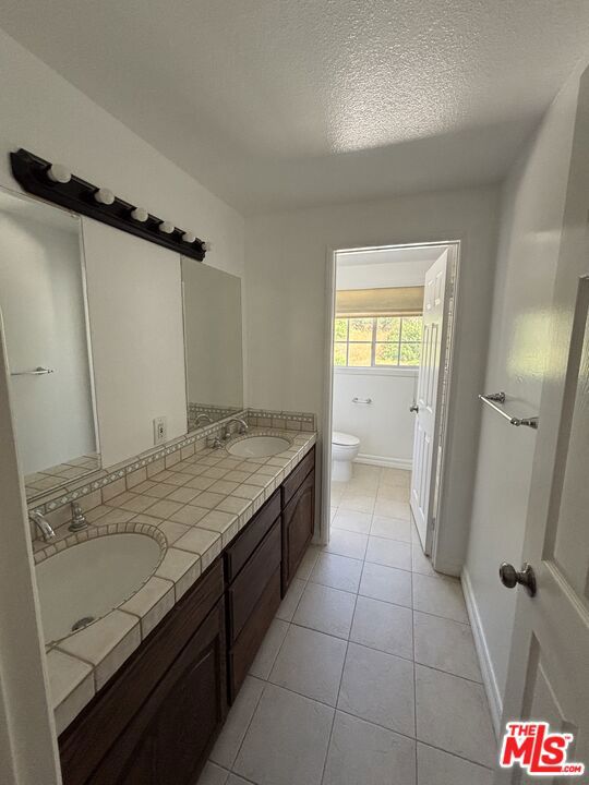 19021 Kilfinan Street, Porter Ranch CA: https://media.crmls.org/mediaz/81118545-b481-40ab-9be2-e3c73c00a5d8.jpg