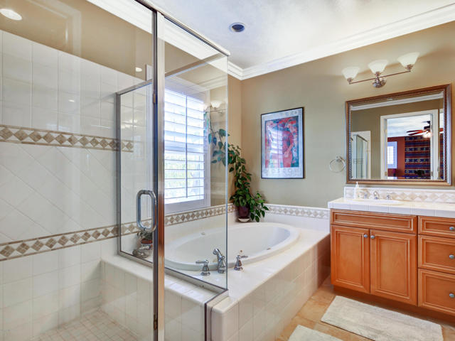 1333 Caspian Way, Oxnard CA: https://media.crmls.org/mediaz/811188d7-a771-4e8f-b5ac-b0f8d4263646.jpg