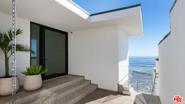 31388 Broad Beach Road, Malibu CA: https://media.crmls.org/mediaz/8111e142-c9a3-453b-a733-c471bb6567a3.jpg