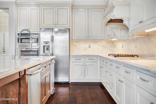 3044 Ferncrest Place, Thousand Oaks CA: https://media.crmls.org/mediaz/8111eab6-752b-4651-b218-8a8b28c64dfd.jpg