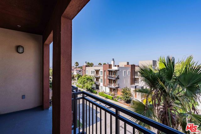 6020 Seabluff Drive, Playa Vista CA: https://media.crmls.org/mediaz/8112566c-f881-4e75-b8dd-00dfd09699e5.jpg