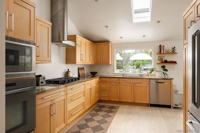 Image 11 of 49 For 1450 Highland Dr