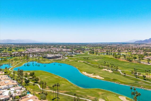 55334 Riviera, La Quinta CA: https://media.crmls.org/mediaz/8112d586-c4fc-4c43-b163-b8bac9d2d08f.jpg