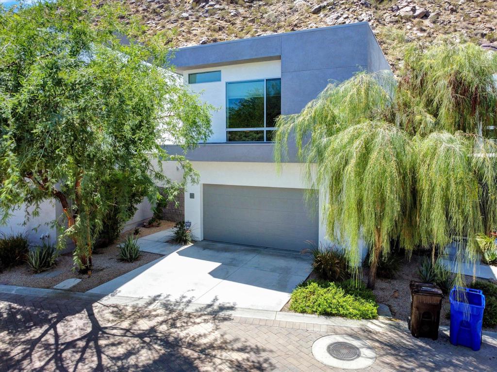 1135 Iris Lane