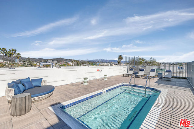 5801 Camerford Avenue, Los Angeles CA: https://media.crmls.org/mediaz/81135b64-bc3a-4090-90dd-3a145dfc387b.jpg