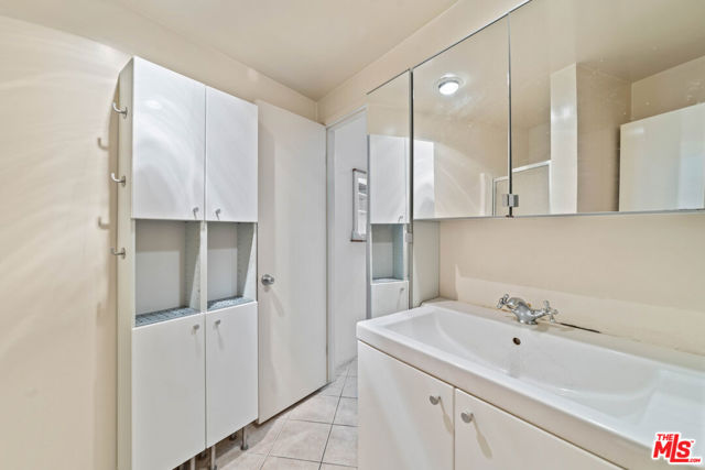 4316 Marina City Drive, Marina del Rey CA: https://media.crmls.org/mediaz/8113e4a4-f082-417d-97f8-f0e2d686029a.jpg